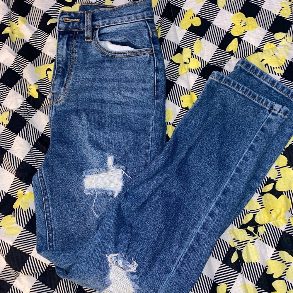 Fashion Nova Ripped Mom Jeans